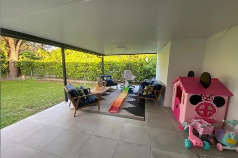 House in Miami, Florida 2 bedrooms, 106.47 sq.m. № 2067923 - photo 6