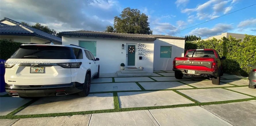 House in Miami, Florida 2 bedrooms, 106.47 sq.m. № 2067923
