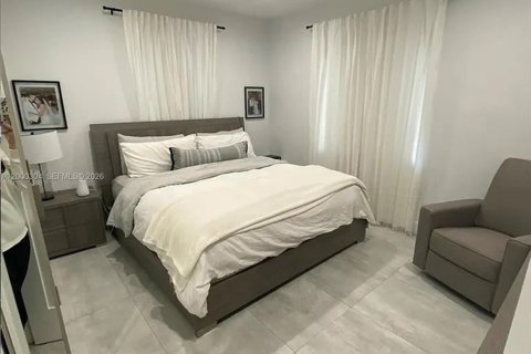 House in Miami, Florida 2 bedrooms, 106.47 sq.m. № 2067923 - photo 4