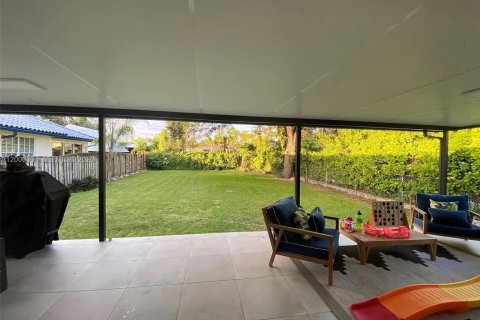 House in Miami, Florida 2 bedrooms, 106.47 sq.m. № 2067923 - photo 7