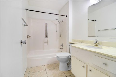 Villa ou maison à louer à Sun City Center, Floride: 2 chambres, 86.12 m2 № 2388839 - photo 12