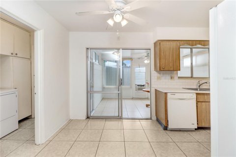 Villa ou maison à louer à Sun City Center, Floride: 2 chambres, 86.12 m2 № 2388839 - photo 11
