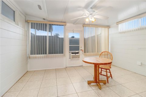 Villa ou maison à louer à Sun City Center, Floride: 2 chambres, 86.12 m2 № 2388839 - photo 16