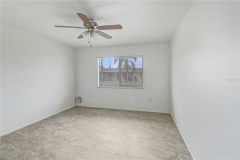Villa ou maison à louer à Sun City Center, Floride: 2 chambres, 86.12 m2 № 2388839 - photo 14