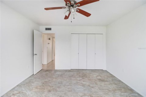 Villa ou maison à louer à Sun City Center, Floride: 2 chambres, 86.12 m2 № 2388839 - photo 13