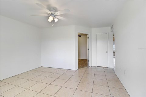 Villa ou maison à louer à Sun City Center, Floride: 2 chambres, 86.12 m2 № 2388839 - photo 5