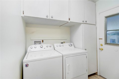 Villa ou maison à louer à Sun City Center, Floride: 2 chambres, 86.12 m2 № 2388839 - photo 17