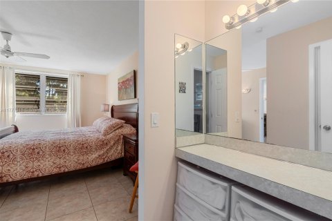 Condo in Lauderdale Lakes, Florida, 1 bedroom  № 1619733 - photo 14