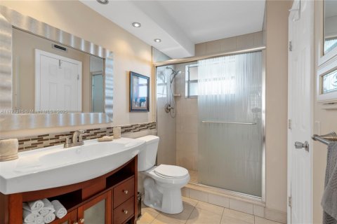 Condo in Lauderdale Lakes, Florida, 1 bedroom  № 1619733 - photo 16