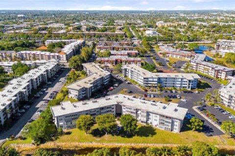 Condo in Lauderdale Lakes, Florida, 1 bedroom  № 1619733 - photo 24