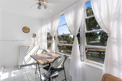 Condo in Lauderdale Lakes, Florida, 1 bedroom  № 1619733 - photo 18