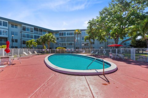 Condo in Lauderdale Lakes, Florida, 1 bedroom  № 1619733 - photo 27