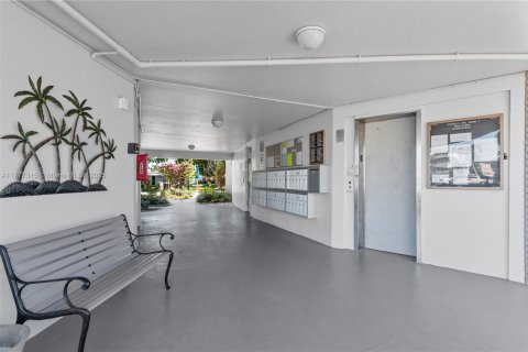Condo in Lauderdale Lakes, Florida, 1 bedroom  № 1619733 - photo 21