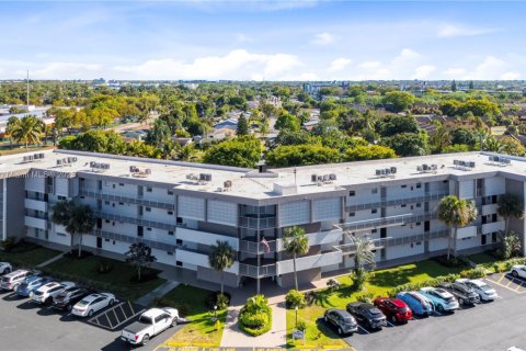 Condo in Lauderdale Lakes, Florida, 1 bedroom  № 1619733 - photo 2