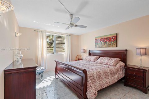 Condo in Lauderdale Lakes, Florida, 1 bedroom  № 1619733 - photo 12