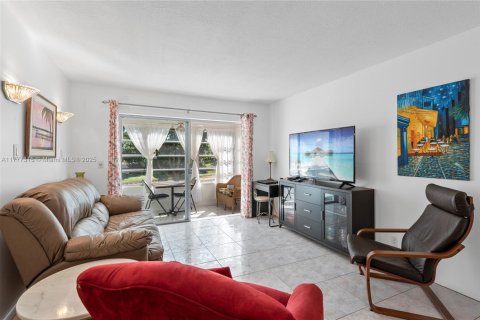 Condo in Lauderdale Lakes, Florida, 1 bedroom  № 1619733 - photo 8