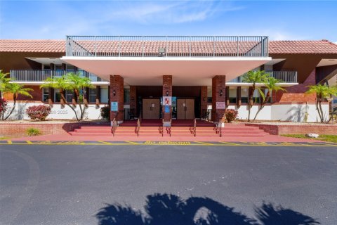 Condo in Lauderdale Lakes, Florida, 1 bedroom  № 1619733 - photo 30
