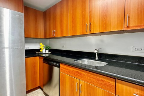 Condo in North Bay Village, Florida, 2 bedrooms  № 1827602 - photo 3