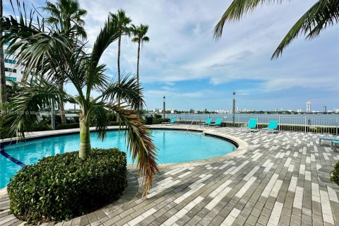 Condo in North Bay Village, Florida, 2 bedrooms  № 1827602 - photo 28