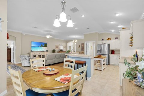 Casa en venta en The Villages, Florida, 3 dormitorios, 181.9 m2 № 1908135 - foto 13