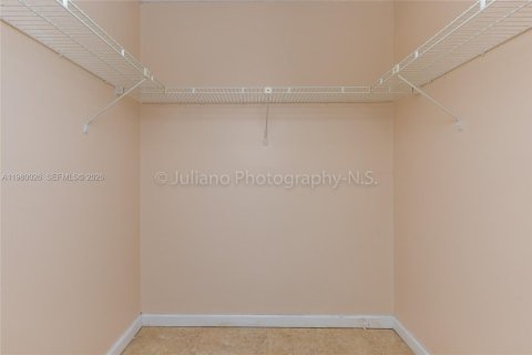 Condominio en alquiler en North Bay Village, Florida, 2 dormitorios, 95.69 m2 № 2043473 - foto 11