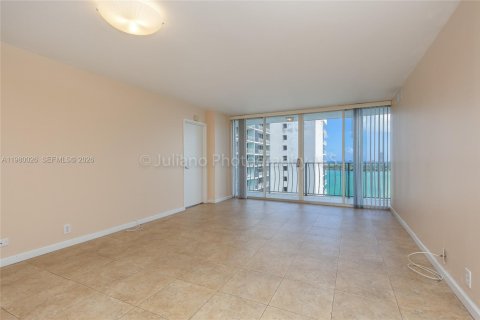 Condominio en alquiler en North Bay Village, Florida, 2 dormitorios, 95.69 m2 № 2043473 - foto 21