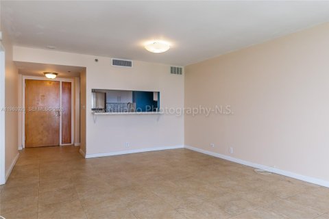 Condominio en alquiler en North Bay Village, Florida, 2 dormitorios, 95.69 m2 № 2043473 - foto 20