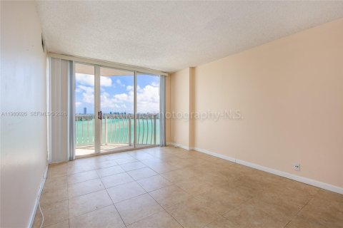 Condominio en alquiler en North Bay Village, Florida, 2 dormitorios, 95.69 m2 № 2043473 - foto 7