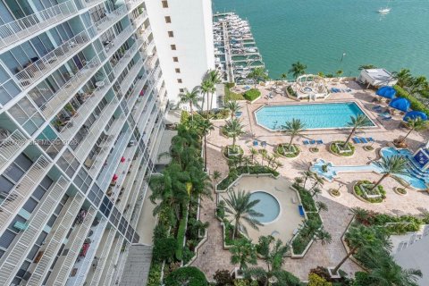 Condominio en alquiler en North Bay Village, Florida, 2 dormitorios, 95.69 m2 № 2043473 - foto 30