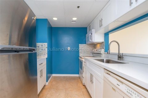 Condominio en alquiler en North Bay Village, Florida, 2 dormitorios, 95.69 m2 № 2043473 - foto 4