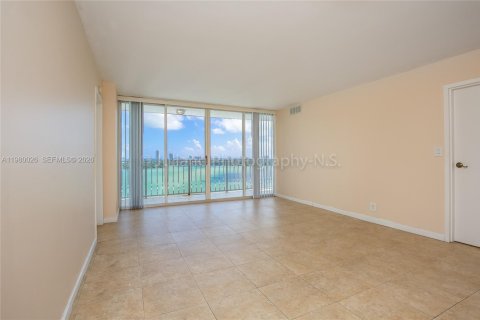 Condominio en alquiler en North Bay Village, Florida, 2 dormitorios, 95.69 m2 № 2043473 - foto 23