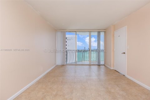 Condominio en alquiler en North Bay Village, Florida, 2 dormitorios, 95.69 m2 № 2043473 - foto 14