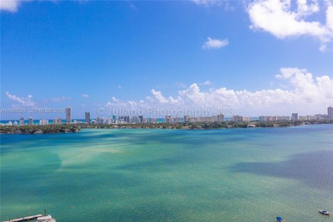 Condominio en alquiler en North Bay Village, Florida, 2 dormitorios, 95.69 m2 № 2043473 - foto 25