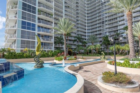 Condominio en alquiler en North Bay Village, Florida, 2 dormitorios, 95.69 m2 № 2043473 - foto 27
