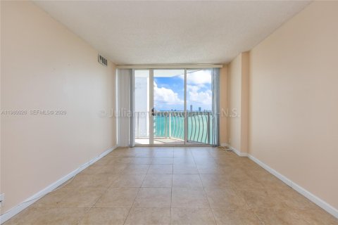 Condominio en alquiler en North Bay Village, Florida, 2 dormitorios, 95.69 m2 № 2043473 - foto 8