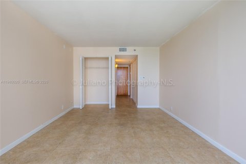 Condominio en alquiler en North Bay Village, Florida, 2 dormitorios, 95.69 m2 № 2043473 - foto 16