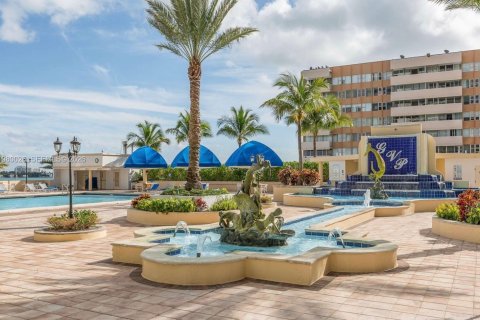 Condominio en alquiler en North Bay Village, Florida, 2 dormitorios, 95.69 m2 № 2043473 - foto 29