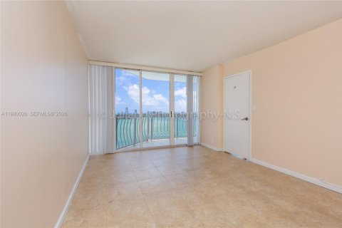 Condominio en alquiler en North Bay Village, Florida, 2 dormitorios, 95.69 m2 № 2043473 - foto 13