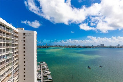 Condominio en alquiler en North Bay Village, Florida, 2 dormitorios, 95.69 m2 № 2043473 - foto 3