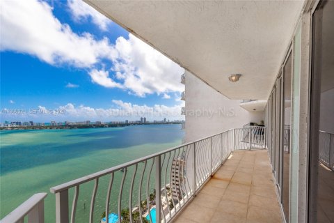Condominio en North Bay Village, Florida, 2 dormitorios  № 2043473