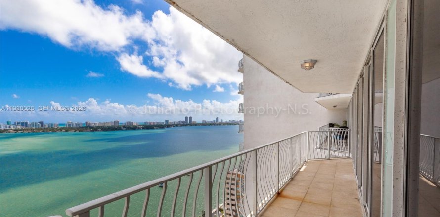 Condominio en North Bay Village, Florida, 2 dormitorios  № 2043473