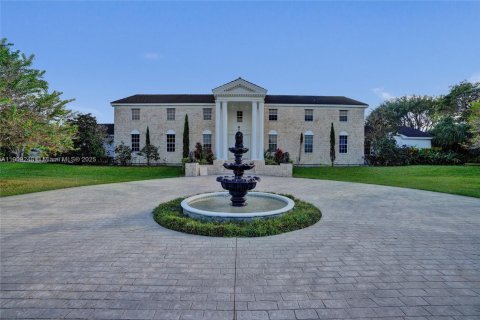 Villa ou maison à vendre à Miami, Floride: 7 chambres, 499.26 m2 № 1965534 - photo 5