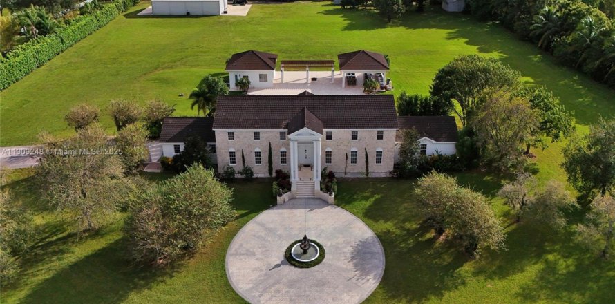 Villa ou maison à Miami, Floride 7 chambres, 499.26 m2 № 1965534