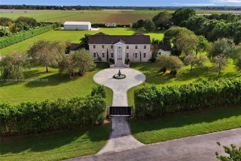 Villa ou maison à vendre à Miami, Floride: 7 chambres, 499.26 m2 № 1965534 - photo 6