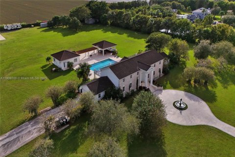 Villa ou maison à vendre à Miami, Floride: 7 chambres, 499.26 m2 № 1965534 - photo 28
