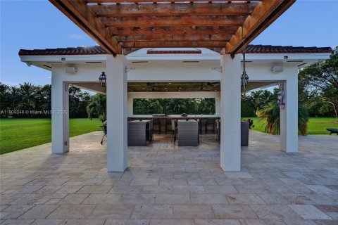 Villa ou maison à vendre à Miami, Floride: 7 chambres, 499.26 m2 № 1965534 - photo 20