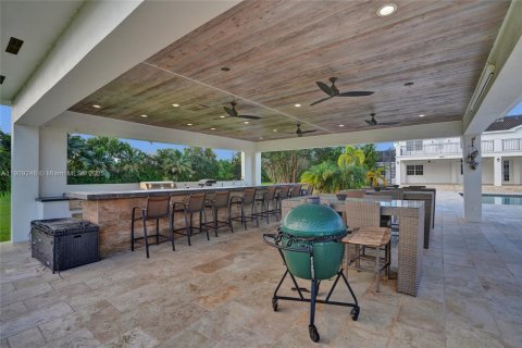 Villa ou maison à vendre à Miami, Floride: 7 chambres, 499.26 m2 № 1965534 - photo 17