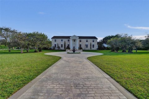 Villa ou maison à vendre à Miami, Floride: 7 chambres, 499.26 m2 № 1965534 - photo 4