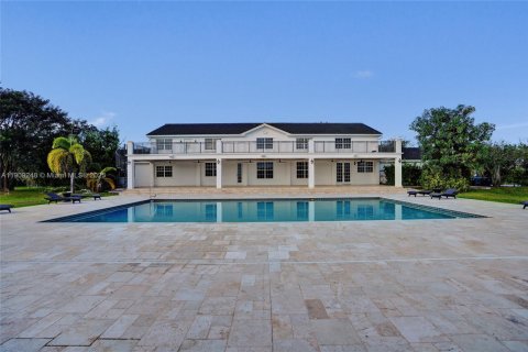 Villa ou maison à vendre à Miami, Floride: 7 chambres, 499.26 m2 № 1965534 - photo 12