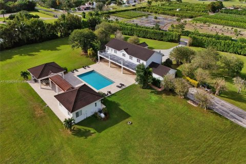 Villa ou maison à vendre à Miami, Floride: 7 chambres, 499.26 m2 № 1965534 - photo 27